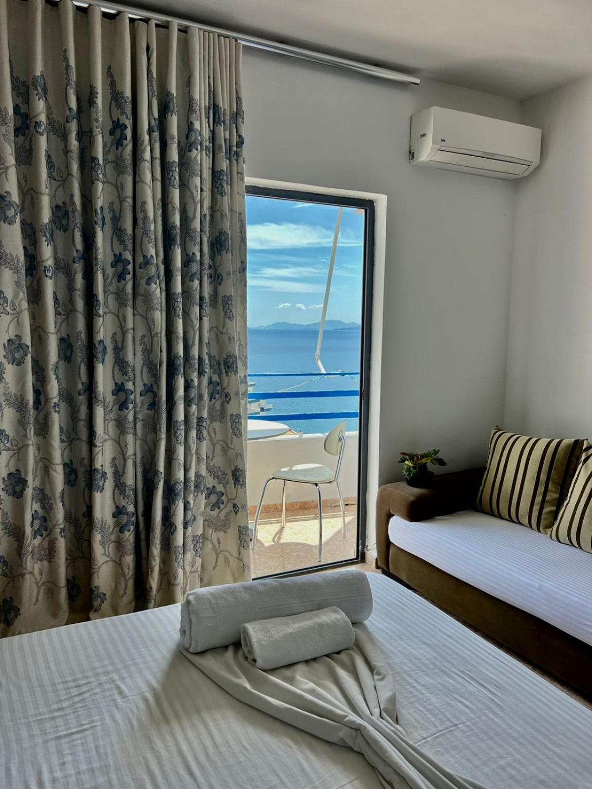 Al Mare Rooms Sarandë Exteriör bild