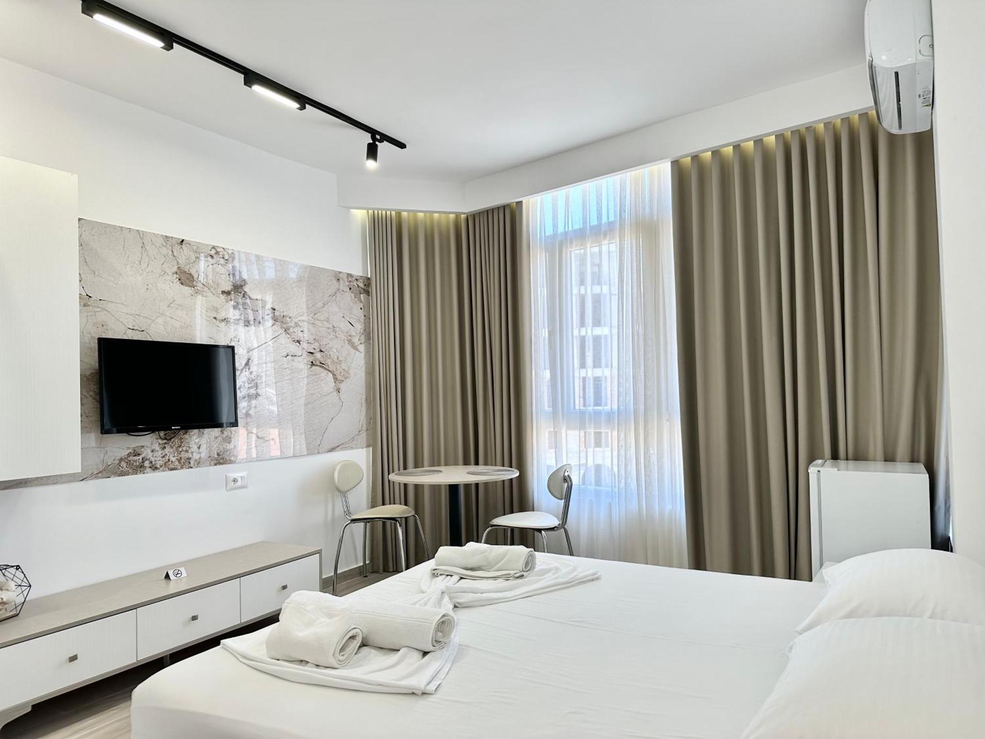 Al Mare Rooms Sarandë Exteriör bild