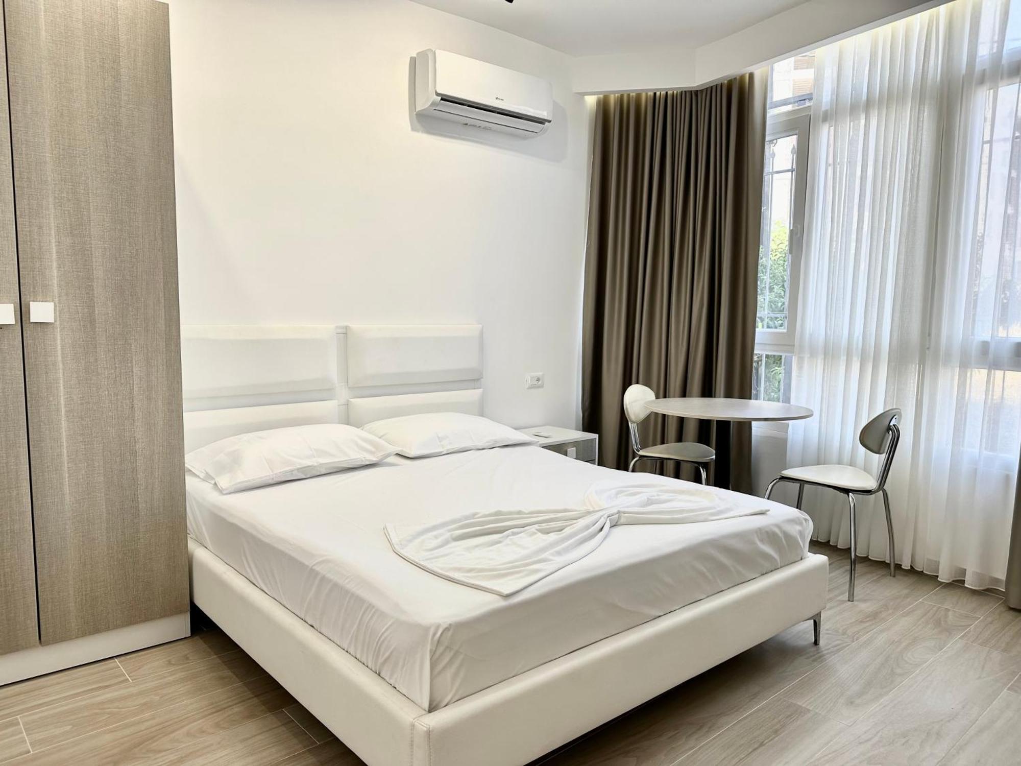 Al Mare Rooms Sarandë Exteriör bild
