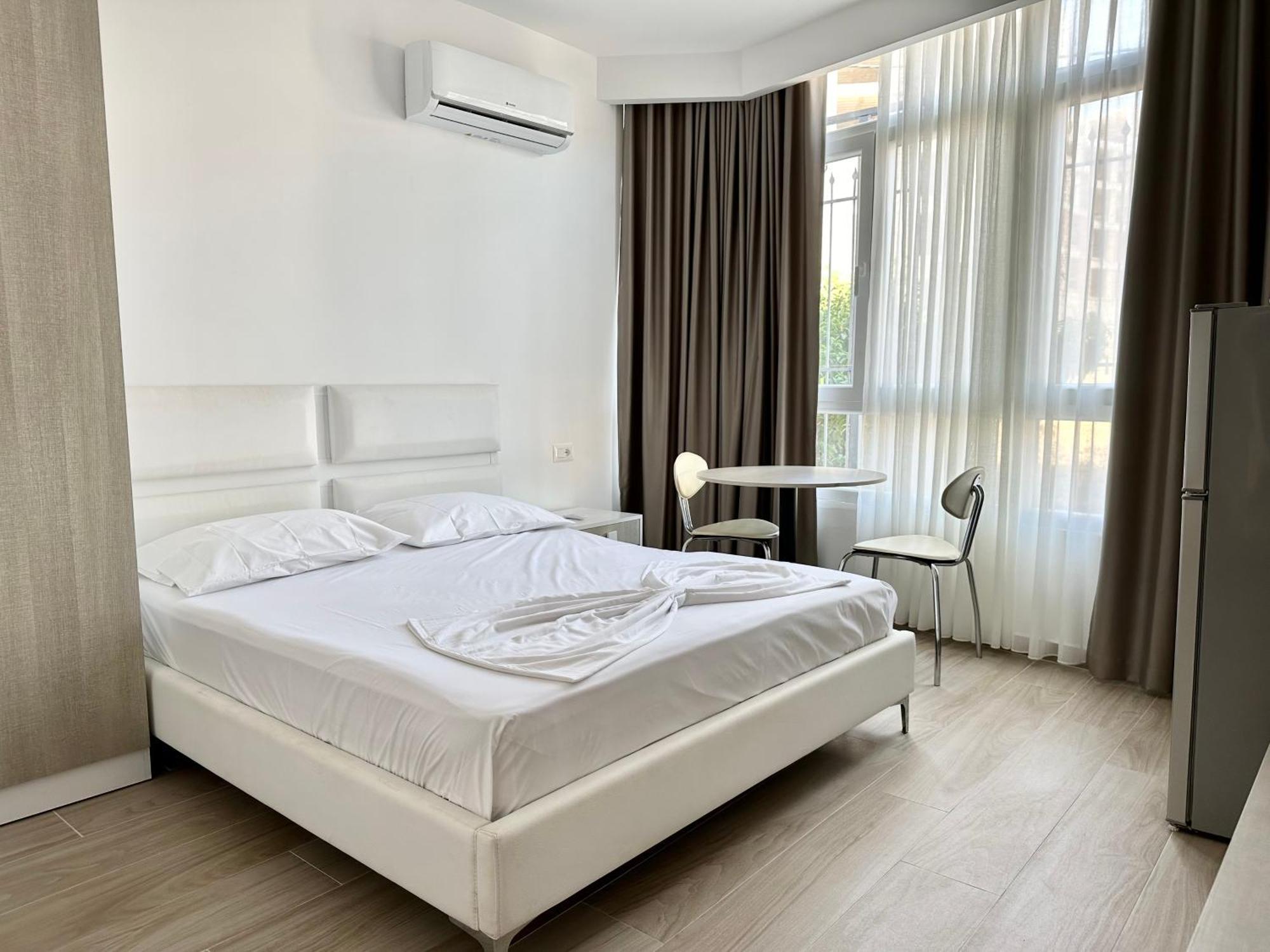Al Mare Rooms Sarandë Exteriör bild