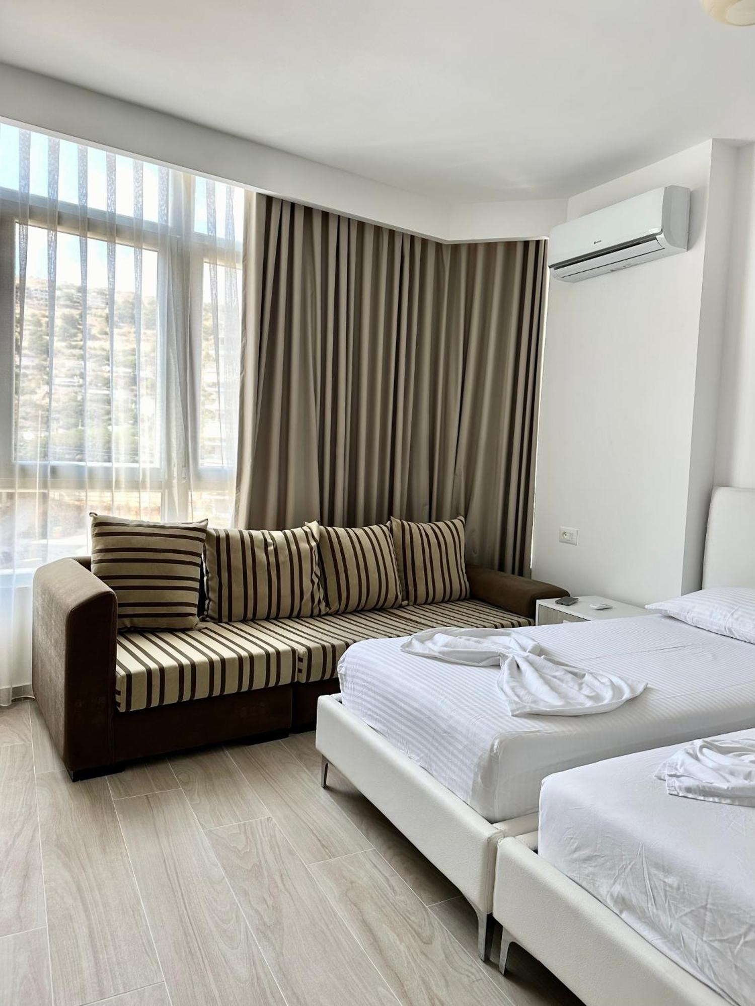 Al Mare Rooms Sarandë Exteriör bild