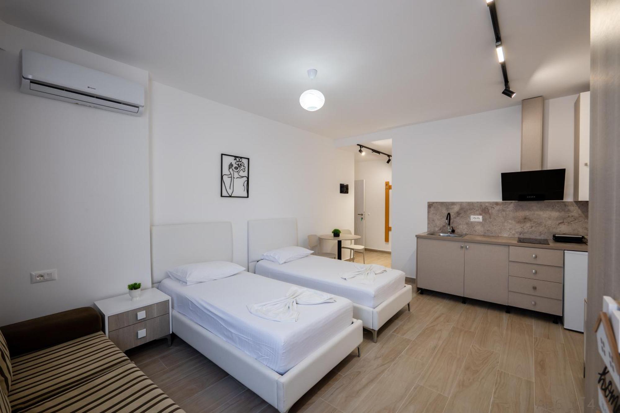 Al Mare Rooms Sarandë Exteriör bild