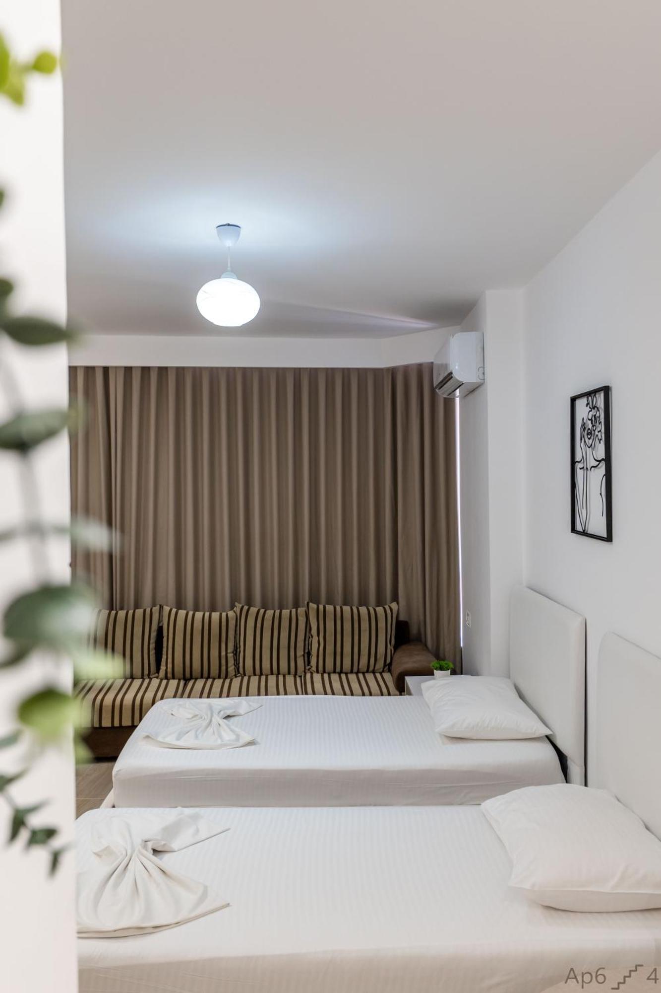 Al Mare Rooms Sarandë Exteriör bild