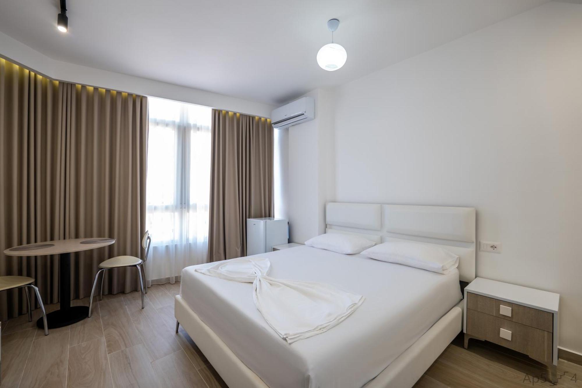 Al Mare Rooms Sarandë Exteriör bild