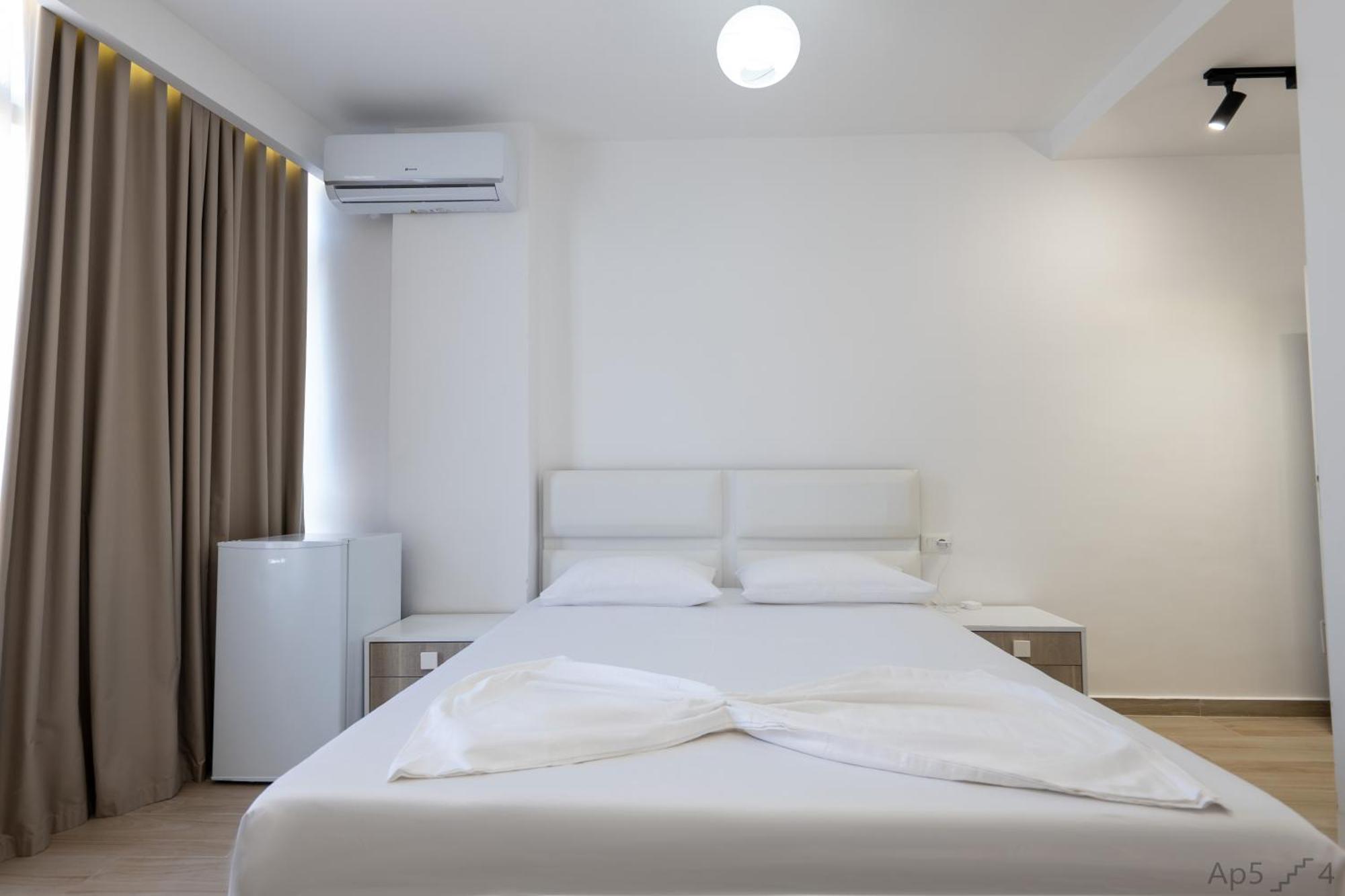 Al Mare Rooms Sarandë Exteriör bild