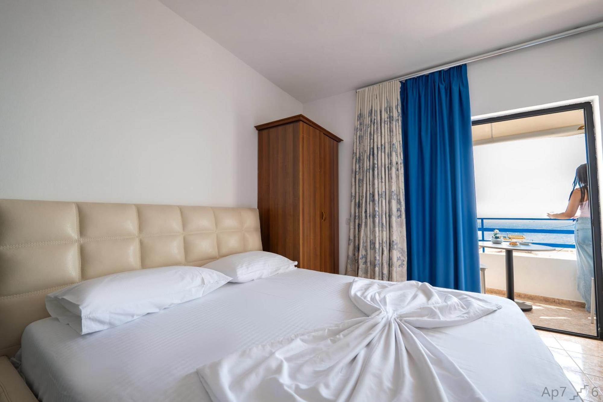 Al Mare Rooms Sarandë Exteriör bild